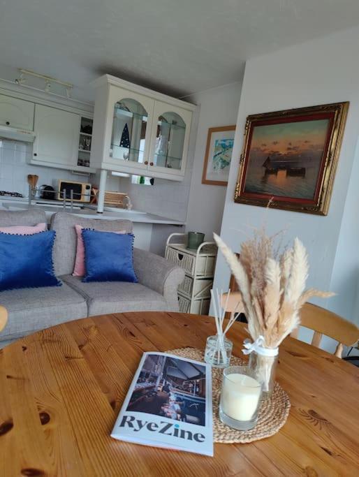 Stunning 1 Bedroom Apartment Over Looking River ไรย์ ภายนอก รูปภาพ