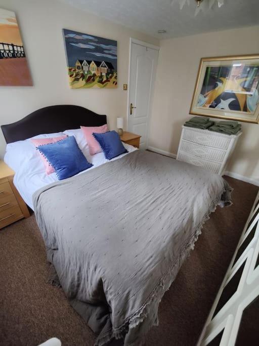 Stunning 1 Bedroom Apartment Over Looking River ไรย์ ภายนอก รูปภาพ